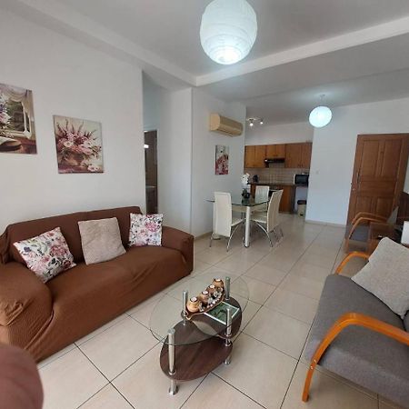 Sunny 2 Bedroom Larnaca Center Buitenkant foto