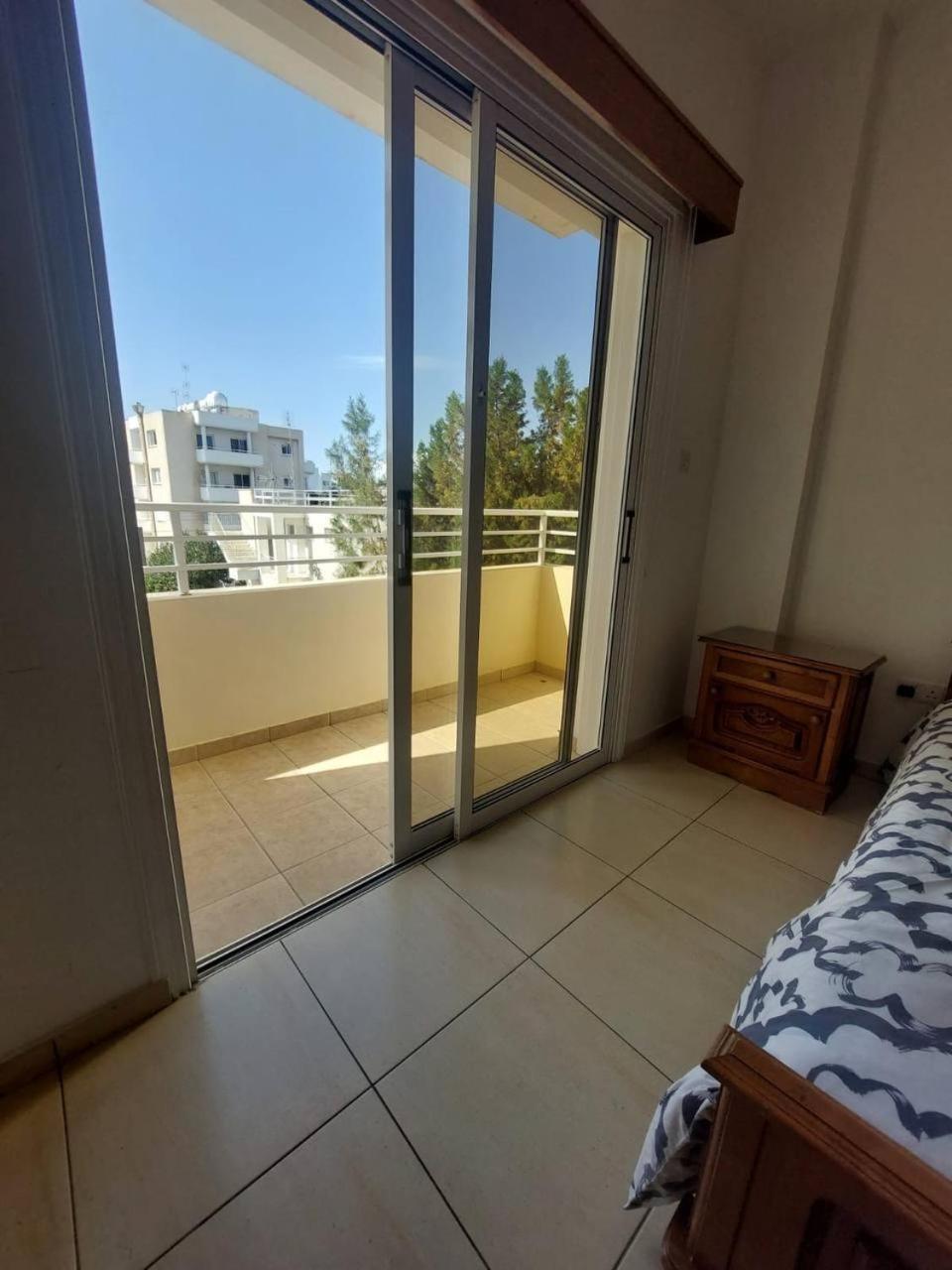 Sunny 2 Bedroom Larnaca Center Buitenkant foto