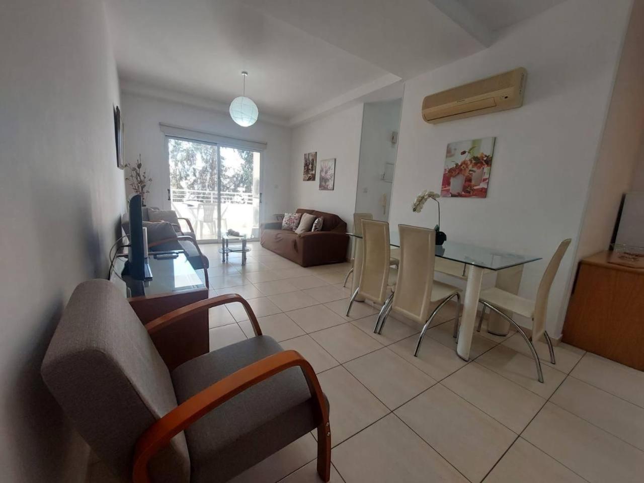 Sunny 2 Bedroom Larnaca Center Buitenkant foto