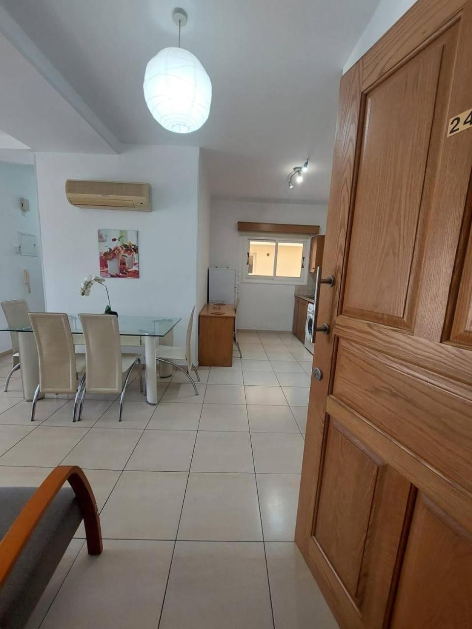 Sunny 2 Bedroom Larnaca Center Buitenkant foto