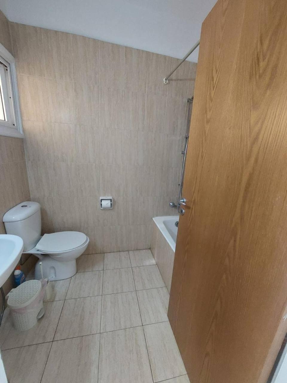 Sunny 2 Bedroom Larnaca Center Buitenkant foto