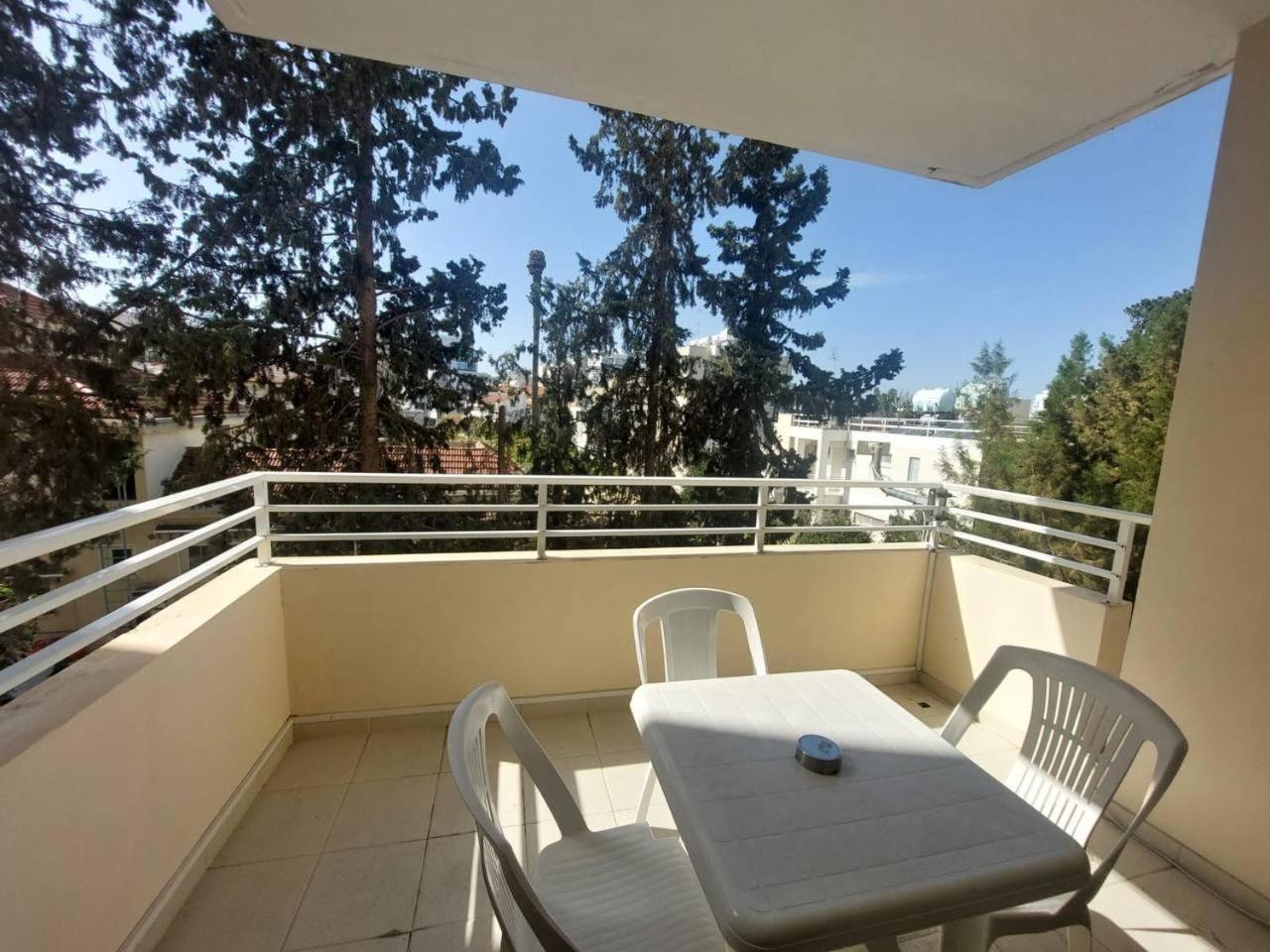 Sunny 2 Bedroom Larnaca Center Buitenkant foto